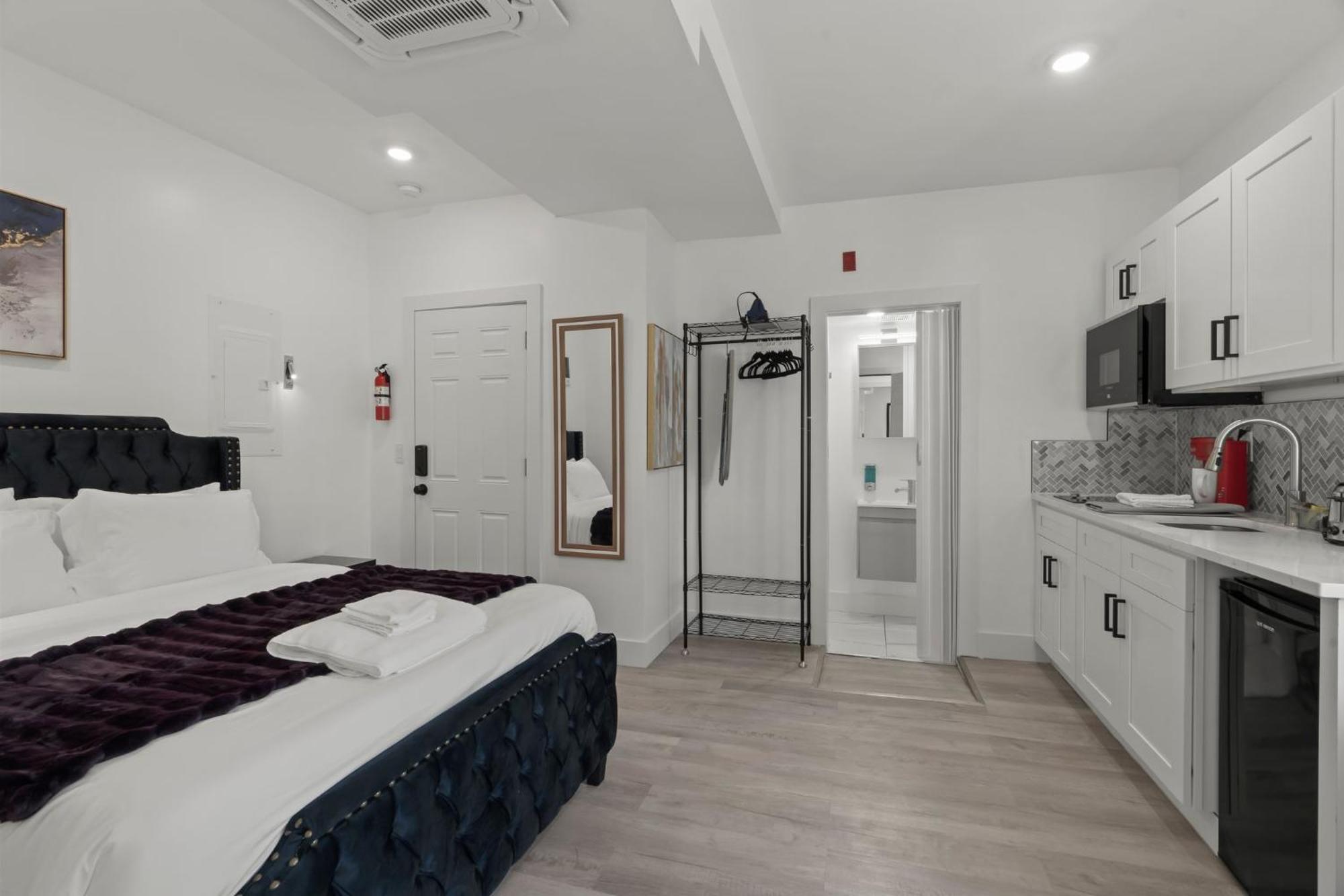 New Season Royals, Airport West Hotel Chester Ruang foto